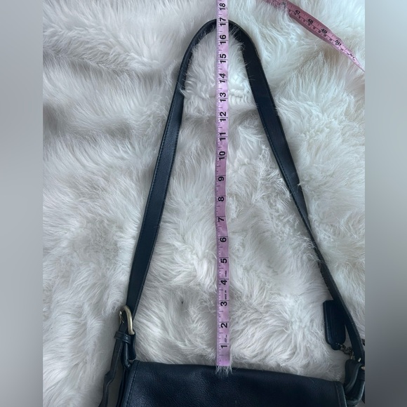Vintage 90's Coach Fletcher #4150 black leather
shoulder/crossbody bag - Picture 8 of 14
